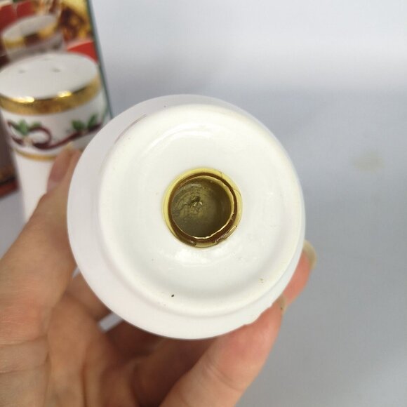 Vtg Royal Heritage Collection Winter Garland Christmas Salt & Pepper Shakers - Picture 5 of 6